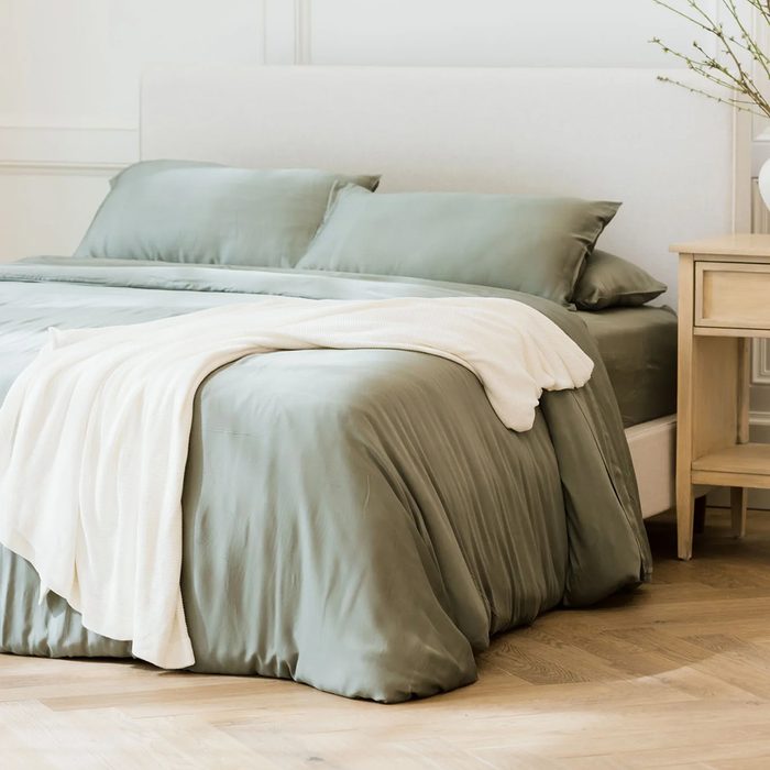 Cozy Earth Cloud Knit Throw Blanket