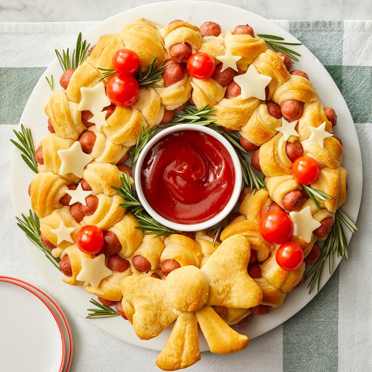 Pigs in a blanket arranged in a Christmas wreath