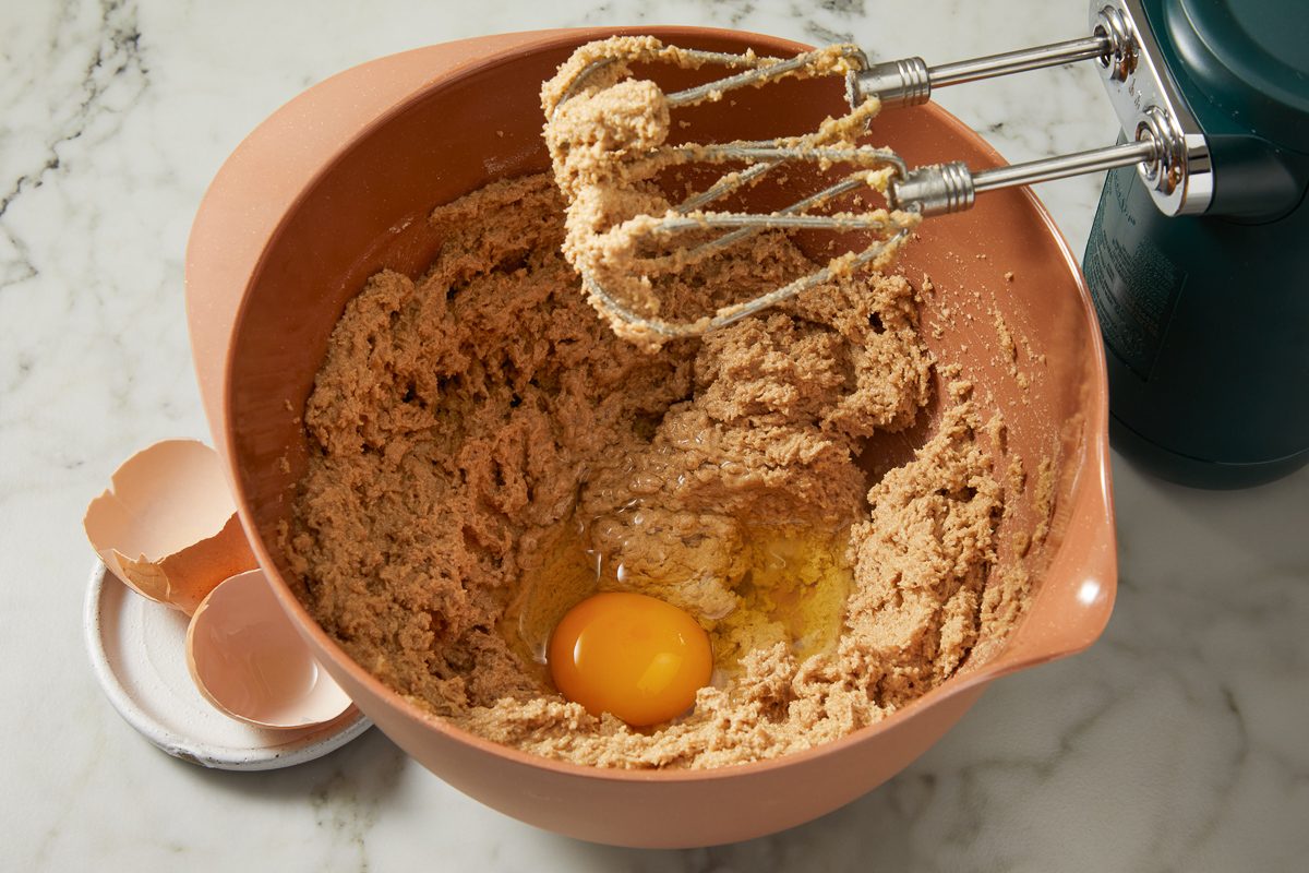 beating shortening, brown sugar, malted milk powder, chocolate syrup and vanilla together in a bowl