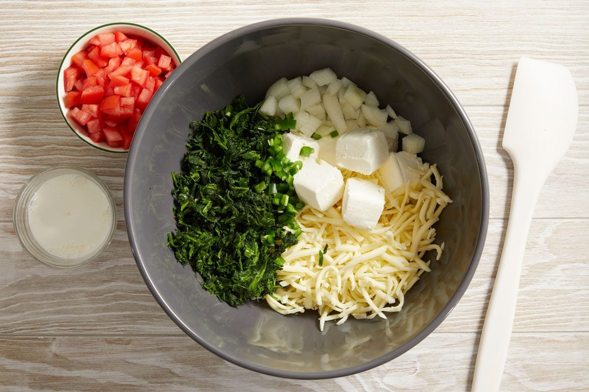 In a large bowl, combine the ingredients.