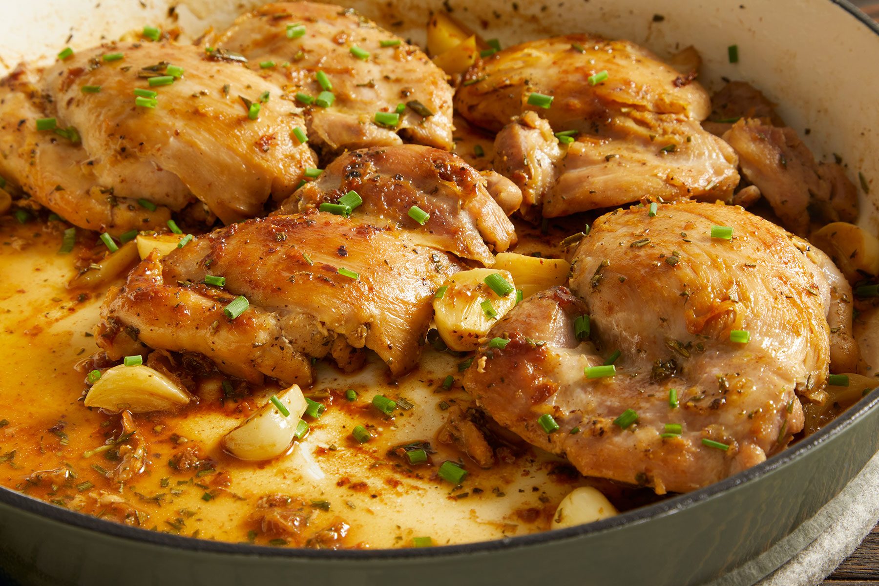 Garlic Herb Chicken zoomed in shot with sprinkled garnishing.
